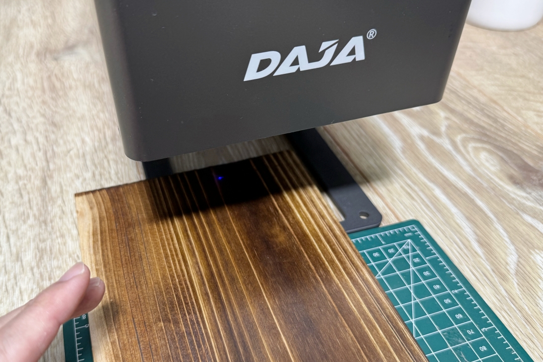 お手頃価格のレーザー彫刻機でオリジナルのビカクシダ着生板を作る：DAJA DJ6